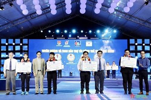 TP Hồ Chí Minh trao bảo trợ tài năng trẻ cho 10 cá nhân tiêu biểu