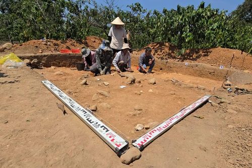 Tìm thấy 100 hiện vật của người tiền sử có niên đại hơn 10.000 năm