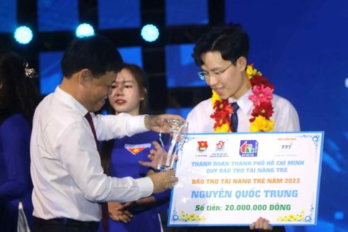 10 tài năng trẻ của TPHCM được tuyên dương và trao bảo trợ