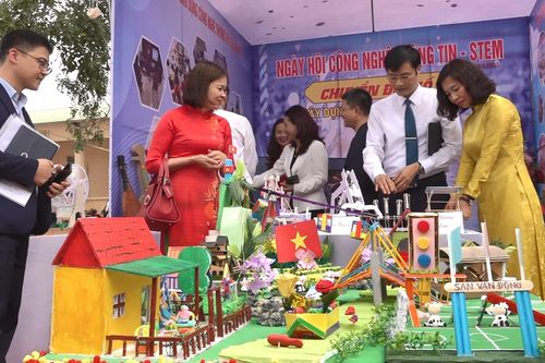 Tận dụng lợi thế của công nghệ vào quản lý và giảng dạy