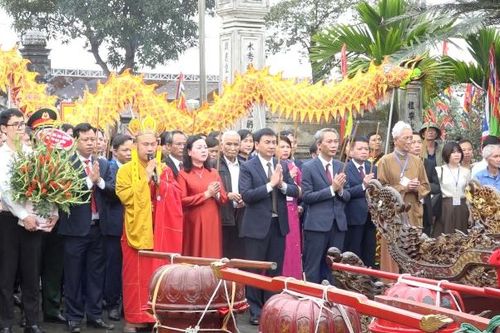 Ninh Bình: Lễ rước kiệu, dâng hương kỷ niệm 1100 năm sinh Đinh Tiên Hoàng đế