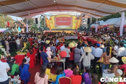 Hội thi Lễ vật dâng vua kỷ niệm 1100 năm sinh Đinh Tiên Hoàng Đế