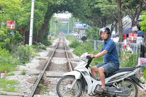 Tai nạn đường sắt: Nguy cơ từ những lối đi tự mở