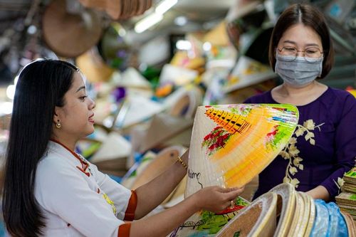 Nhiều nét đẹp ở chợ Đông Ba