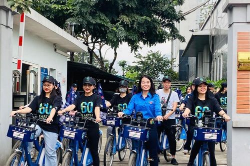 Ra quân đạp xe hưởng ứng giờ Trái đất năm 2024