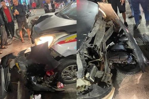 Taxi mất lái tông xe máy dừng đèn đỏ, 2 nạn nhân nguy kịch