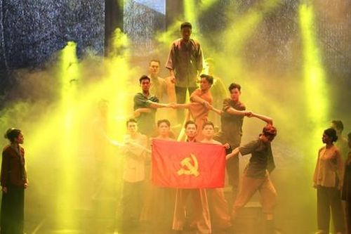 Hình ảnh ấn tượng tại lễ Kỷ niệm 93 năm ngày thành lập Đoàn và trao Giải thưởng Lý Tự Trọng năm 2024
