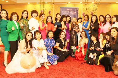 NỐI TRỌN VÒNG TAY