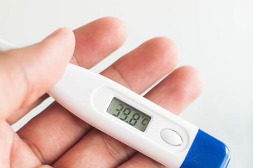 Căn bệnh khiến nam sinh 21 tuổi tử vong, 80 người phải theo dõi sức khỏe