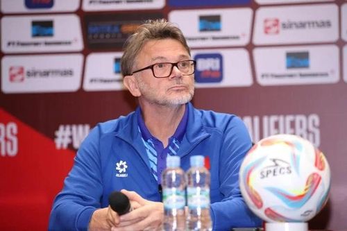 Làn sóng đòi sa thải huấn luyện viên Troussier; Chuyên gia lý giải việc Quang Hải không được đá phút nào ở trận gặp Indonesia