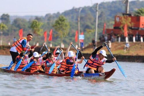 Tái hiện nét văn hóa dân gian thông qua hội đua thuyền ở Đắk Nông
