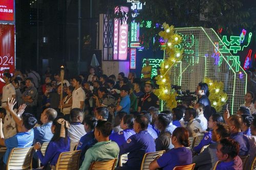 Youth Fest 2024: Nhiều du khách thích thú xem biểu diễn đường phố