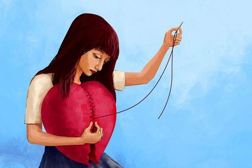 Lần đầu tiên công khai ảnh yêu nhau lên mạng, người yêu gọi điện rồi nói một câu khiến em thảng thốt bật khóc