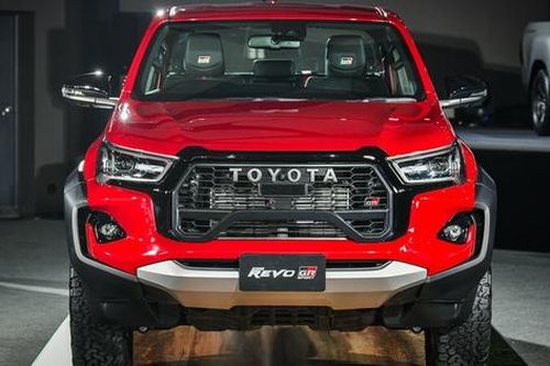 Toyota Hilux REVO GR Sport 2024 mở bán tại Thái Lan