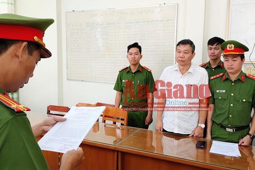Bắt giam nguyên Giám đốc Ban Quản lý Dự án đầu tư xây dựng công trình giao thông và nông nghiệp An Giang