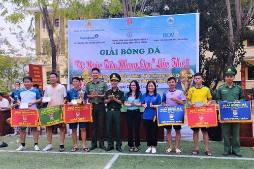 Thành đoàn Châu Đốc vô địch Giải Bóng đá 'Cờ đoàn tiên phong Cup'