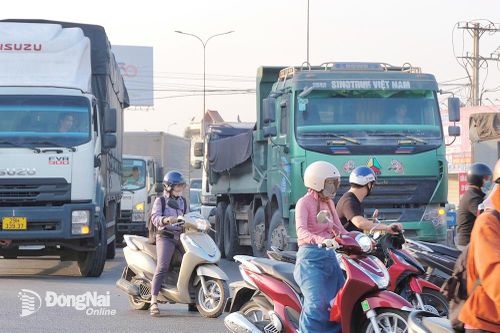 Gỡ 'nghẽn' cho các cửa ngõ qua Đồng Nai: Bài 2: Hạ tầng 'lội nước theo sau'