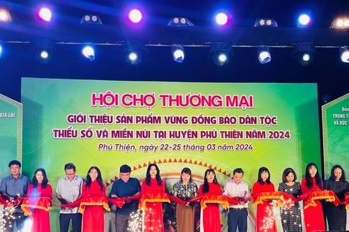 Phú Thiện: Khai mạc hội chợ giới thiệu sản phẩm vùng đồng bào dân tộc thiểu số và miền núi