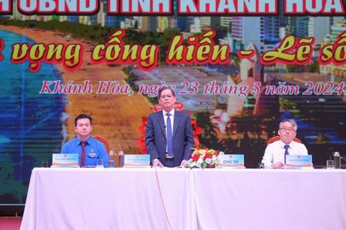 Chủ tịch UBND tỉnh Nguyễn Tấn Tuân đối thoại với thanh niên
