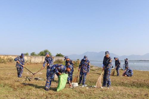 Thanh niên quân đội, kiểm ngư tổ chức hoạt động Ngày thứ Bảy tình nguyện