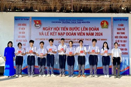 Trường THCS Thái Nguyên tổ chức Ngày hội tiến bước lên Đoàn và Lễ kết nạp đoàn viên