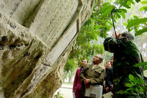 Du lịch... về nguồn