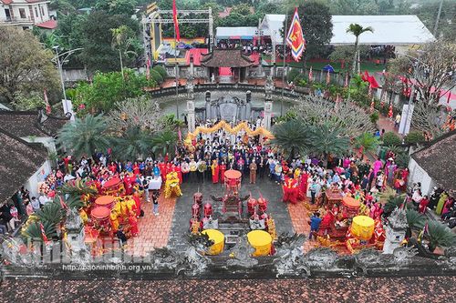 Dâng hương nhân kỷ niệm 1100 năm ngày sinh Đinh Tiên Hoàng Đế (924-2024)