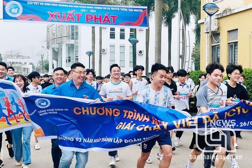 1.000 người tham gia chạy 'Những bước chân vì cộng đồng'