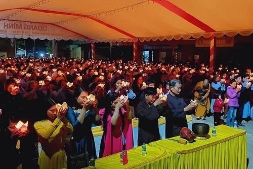 Nghệ An: Chùa Gám tổ chức thắp nến hoa đăng cầu nguyện quốc thái dân an
