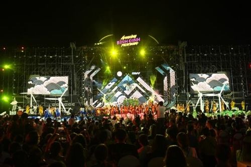 Hàng ngàn khán giả hòa mình cùng vũ điệu Amazing Binh Dinh Fest 2024