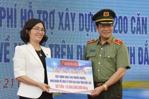 Agribank hỗ trợ 15 tỷ đồng xây nhà tình nghĩa tặng các hộ gia đình có hoàn cảnh khó khăn tại Đắk Lắk