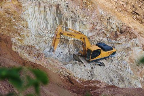 Doanh nghiệp bị phạt gần 1,4 tỷ đồng vì sai phạm trong khai thác khoáng sản và đất đai