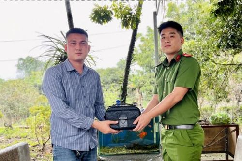 Chiến sỹ Cảnh sát cơ động trả lại hơn 200 triệu đồng cùng tài sản cho du khách