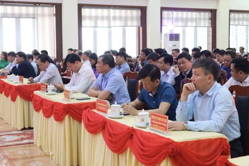 Trùng Khánh vận động trên 2,2 tỷ đồng ủng hộ xóa nhà tạm, nhà dột nát và di dời gia súc ra khỏi gầm sàn nhà ở