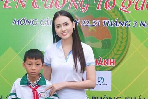 Mrs World Vietnam Bích Hạnh đồng hành thiện nguyện cùng các chiến sĩ công an, biên phòng