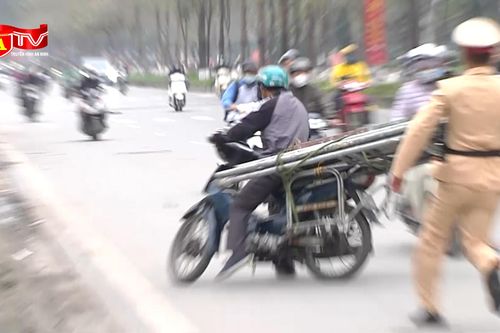 Biết vi phạm tài xế xe chở cồng kềnh liều lĩnh quay đầu bỏ chạy