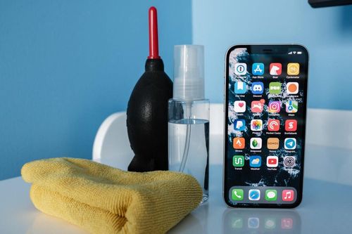 Cách lau màn hình hiệu quả nhất