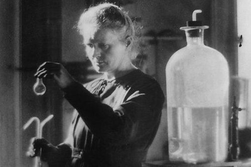 Người phụ nữ đầu tiên thắng giải Nobel