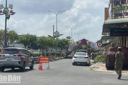 Chủ tiệm vàng ở Lai Vung lấn chiếm đường tổ chức tiệc cưới