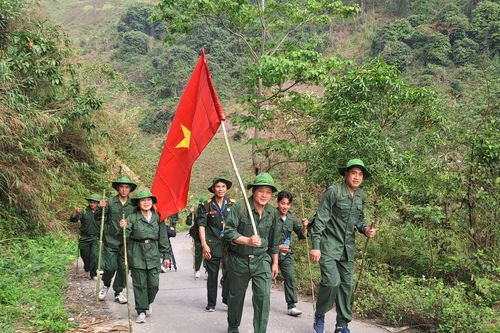 Trải nghiệm chương trình du lịch 'Hành quân theo bước chân anh'