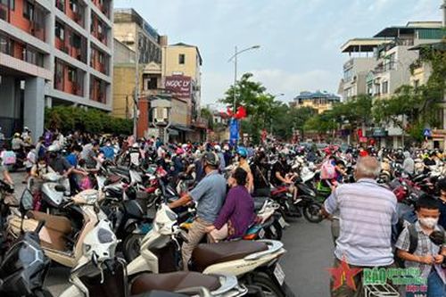 Để cổng trường học trật tự, an toàn