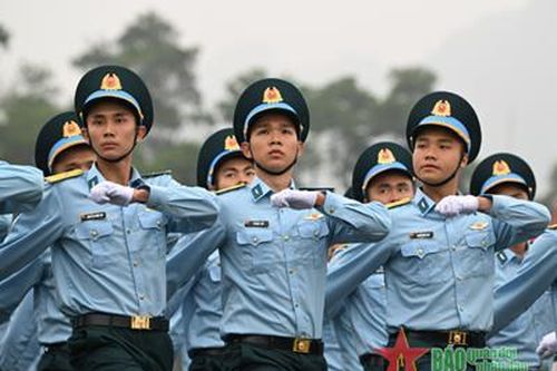 Bộ Quốc phòng trả lời cử tri Quảng Ngãi kiến nghị sửa Luật Sĩ quan để bảo đảm quyền lợi nhà ở, tuổi phục vụ, tiền lương