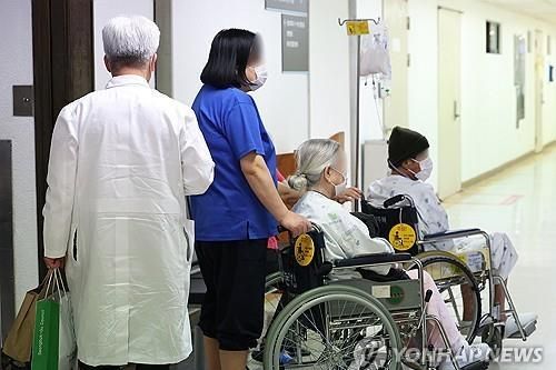 Hàn Quốc: Giới giáo sư y khoa sẵn sàng từ chức hàng loạt