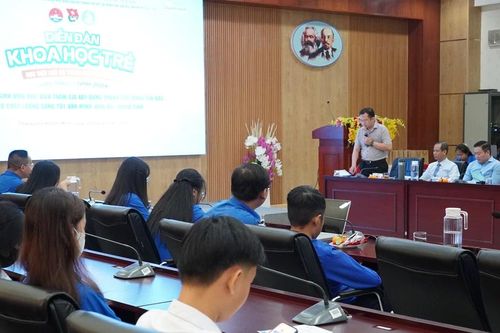 Sinh viên Học viện Cán bộ TPHCM bàn giải pháp tham gia xây dựng TPHCM