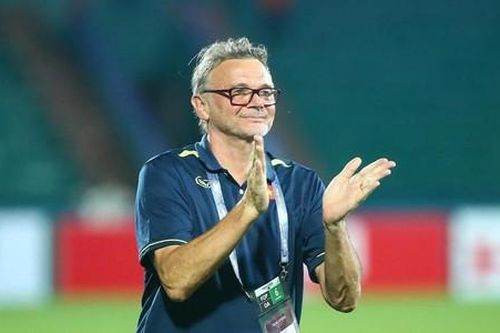 Tương lai của HLV Troussier được sáng tỏ