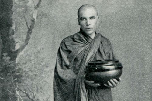Phật tử mắt xanh