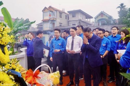 'Địa chỉ đỏ' cho thanh niên Bộ Ngoại giao tri ân thế hệ cha anh đi trước