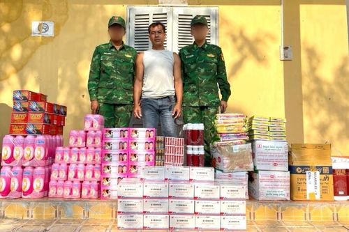 Bắt giữ đối tượng vận chuyển trái phép số lượng lớn hàng hóa