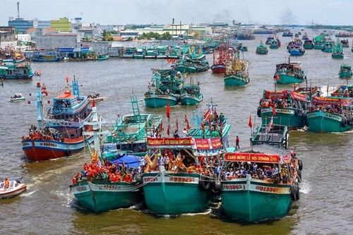 Hơn 150 tàu thuyền tham gia Lễ hội Nghinh Ông Sông Đốc
