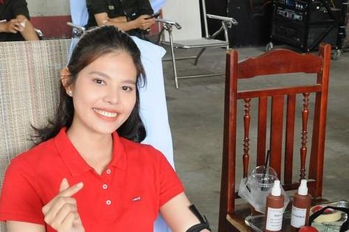 Hàng trăm cán bộ, chiến sĩ, đoàn viên thanh niên hiến máu tại Chủ Nhật Đỏ ở Cần Thơ